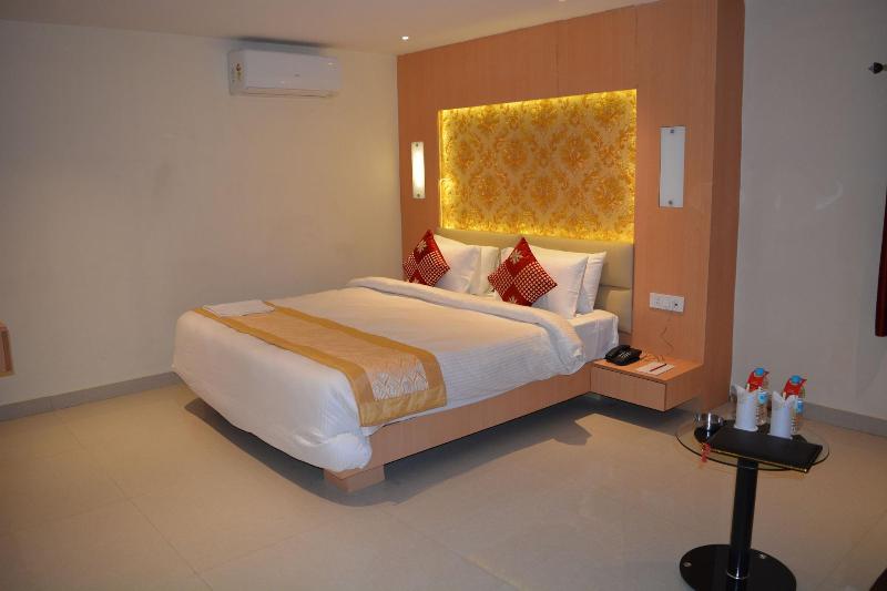 The Red Velvet Hotel image