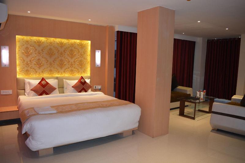 The Red Velvet Hotel image