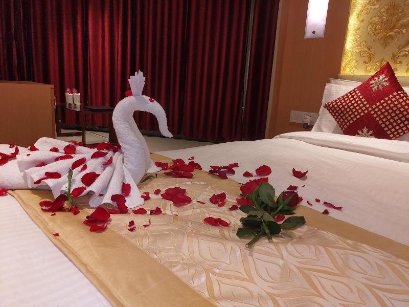 The Red Velvet Hotel image