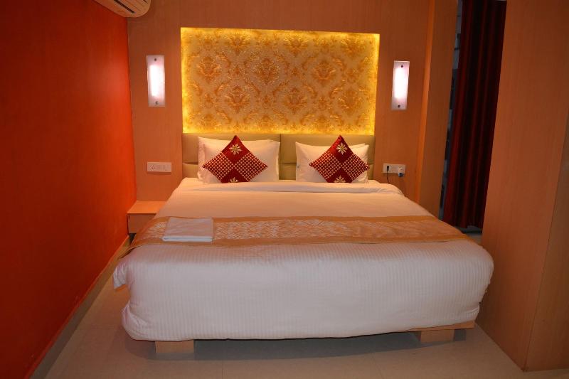 The Red Velvet Hotel image