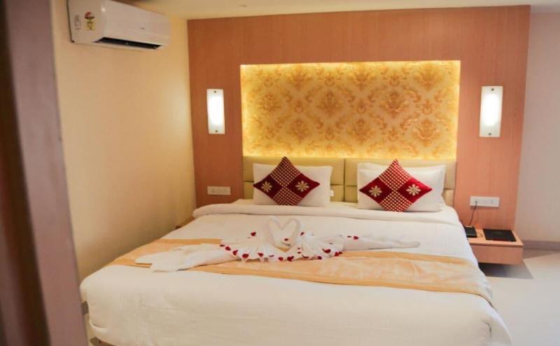 The Red Velvet Hotel image