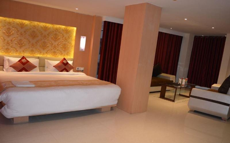 The Red Velvet Hotel image