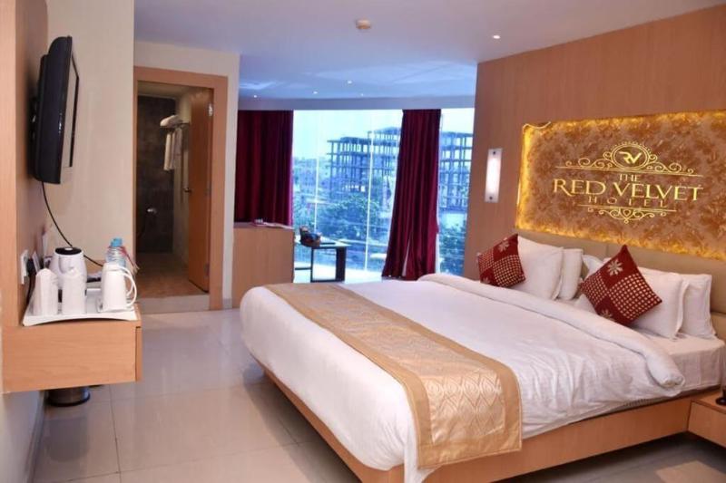 The Red Velvet Hotel image