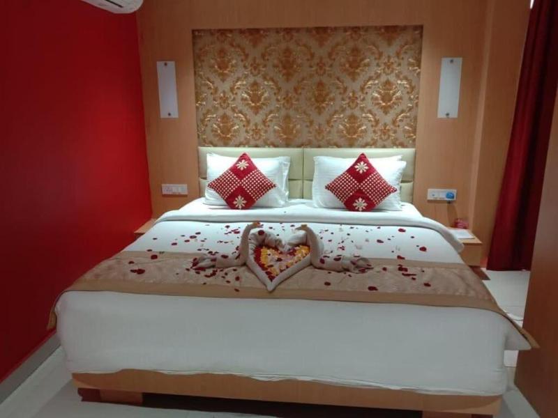 The Red Velvet Hotel image