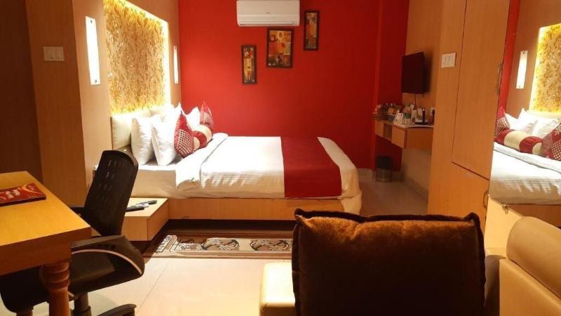 The Red Velvet Hotel image
