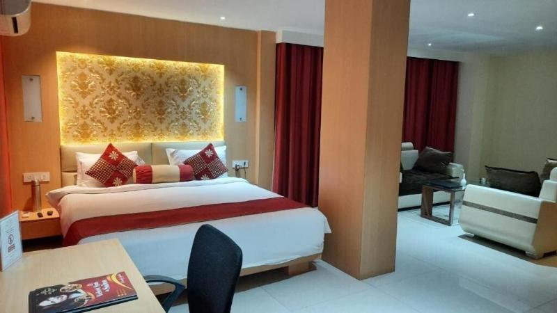The Red Velvet Hotel image