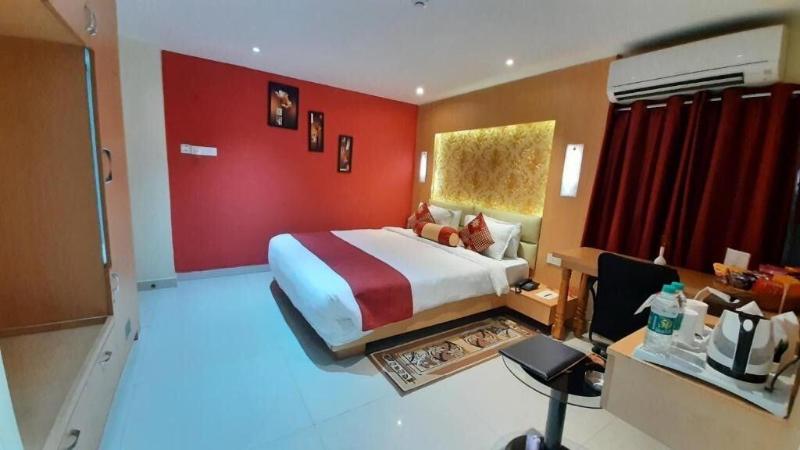 The Red Velvet Hotel image