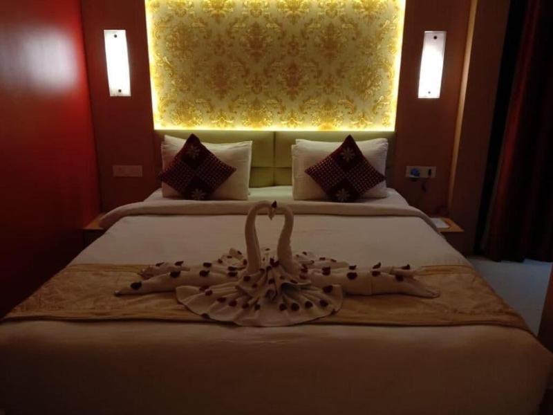 The Red Velvet Hotel image