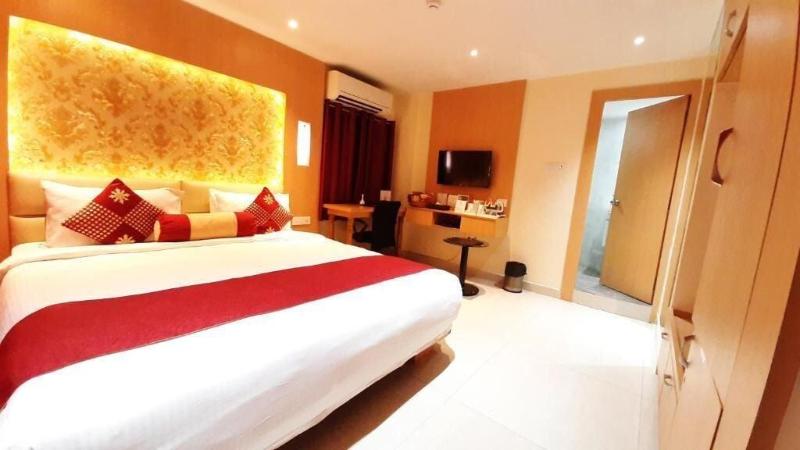 The Red Velvet Hotel image