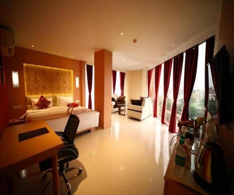 The Red Velvet Hotel image
