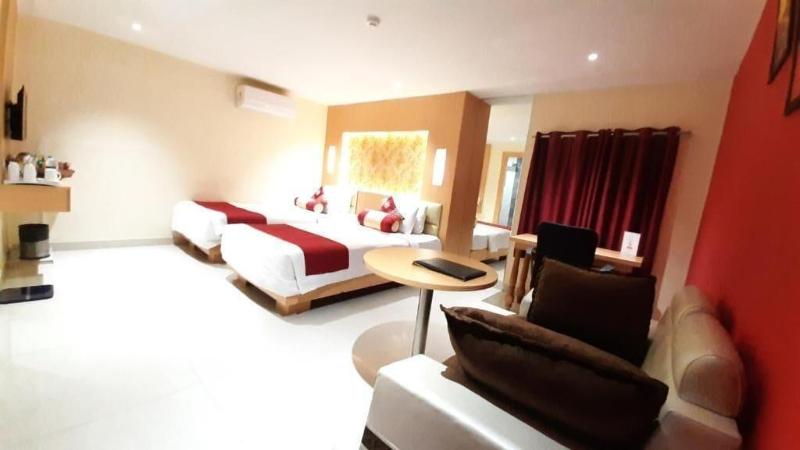 The Red Velvet Hotel image
