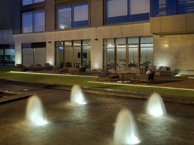 Courtyard By Marriott Ahmedabad Sindhu Bhavan Road image