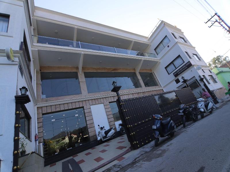 Hotel Indira Nikunj 3