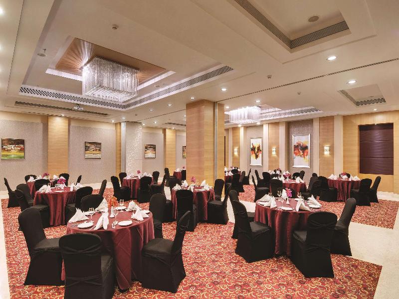 Express Inn The Business Luxury Hotel image