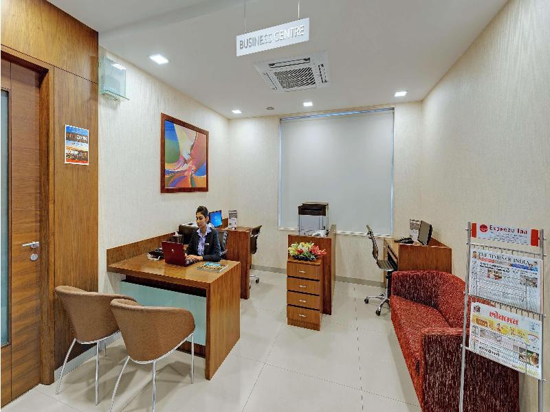 Express Inn The Business Luxury Hotel image