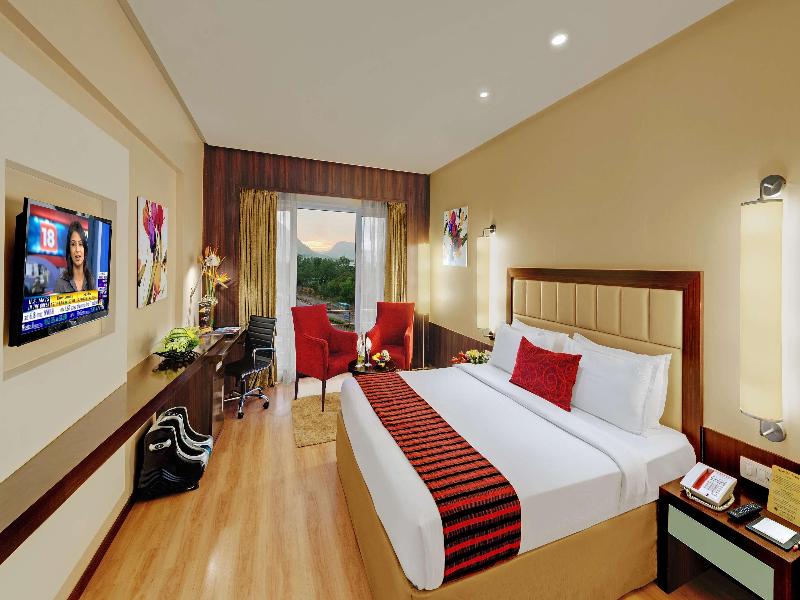 Express Inn The Business Luxury Hotel image