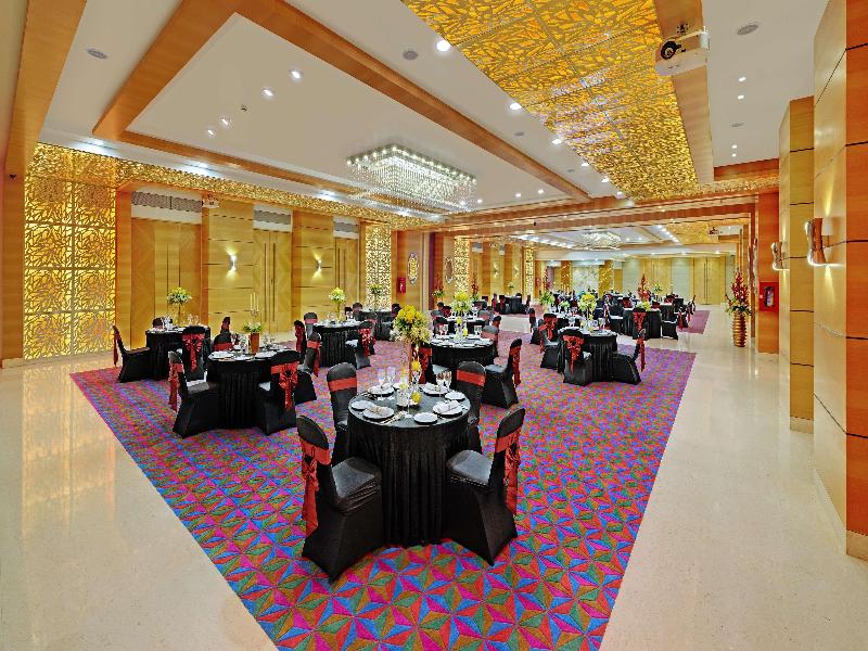 Express Inn The Business Luxury Hotel image