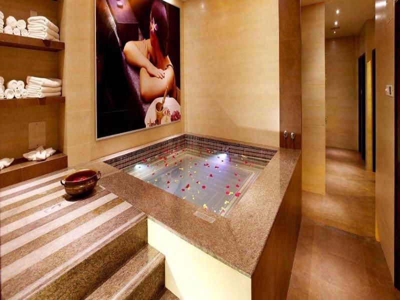 Express Inn The Business Luxury Hotel image