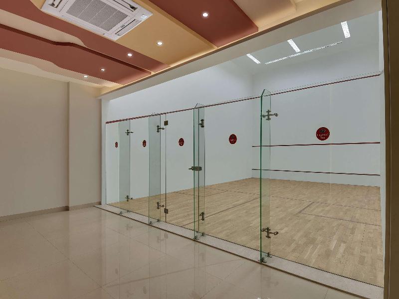 Express Inn The Business Luxury Hotel image