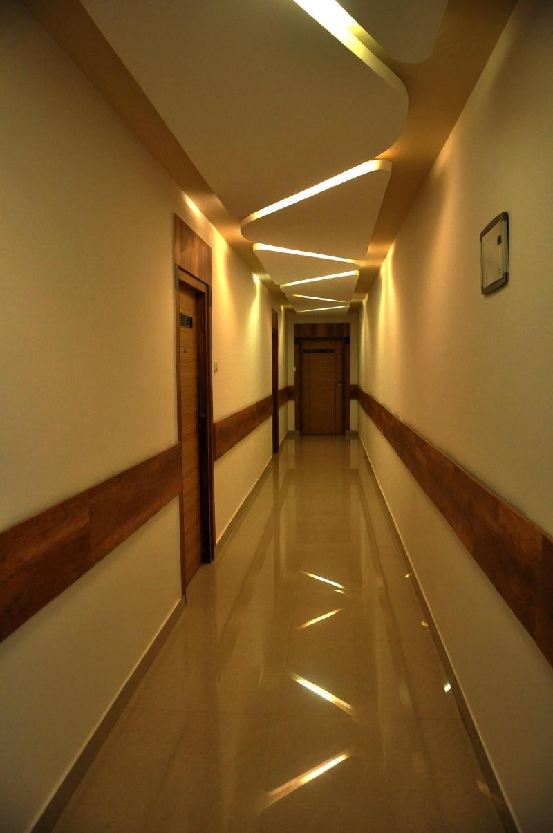 Hotel Sdm Golden Tower image