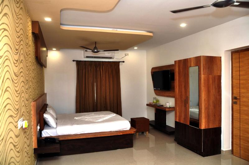 Hotel Sdm Golden Tower image