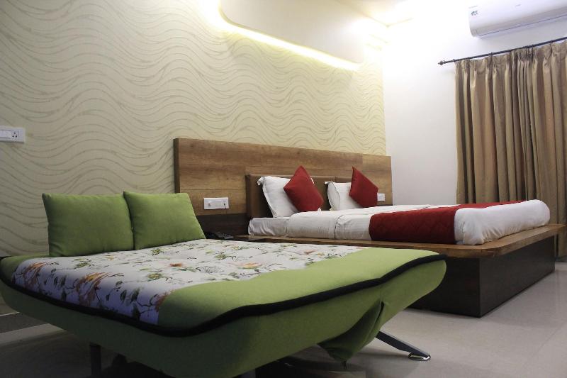 Hotel Sdm Golden Tower image