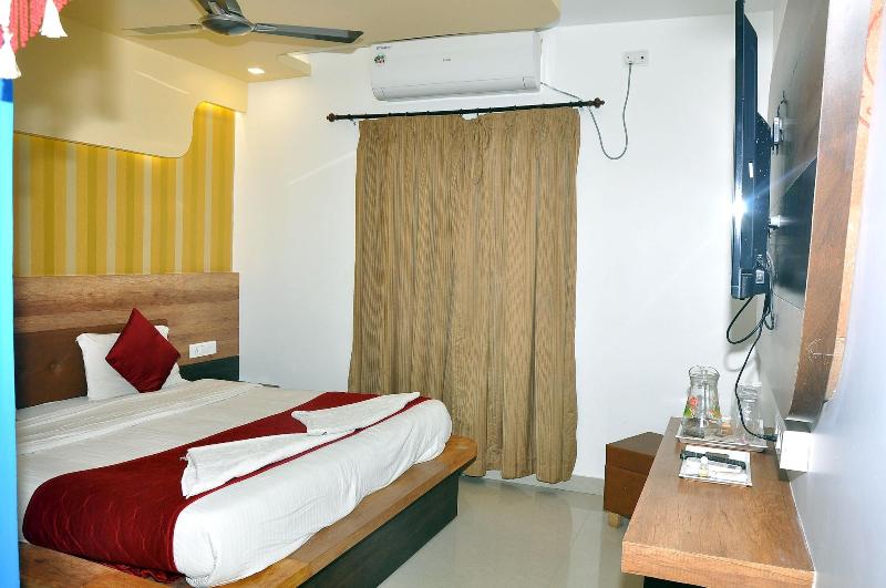 Hotel Sdm Golden Tower image