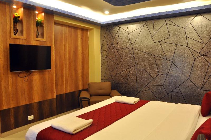 Hotel Sdm Golden Tower image