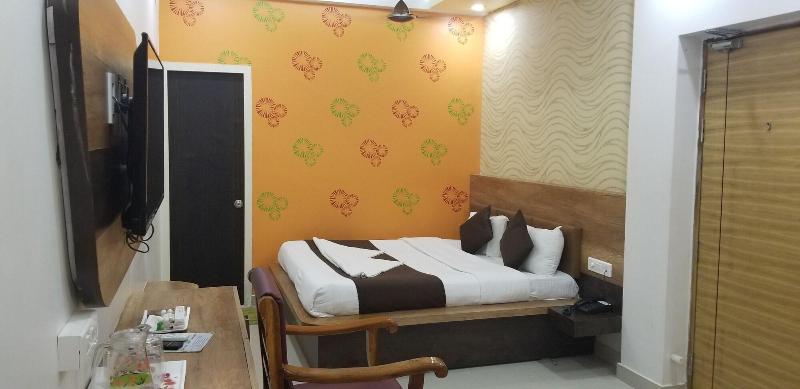 Hotel Sdm Golden Tower image