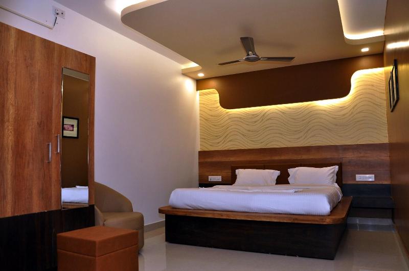 Hotel Sdm Golden Tower image