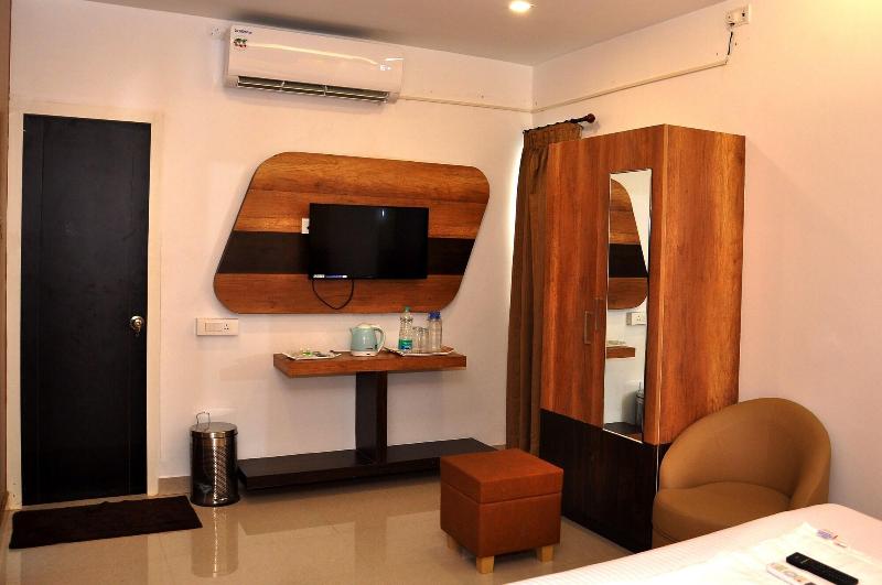 Hotel Sdm Golden Tower image