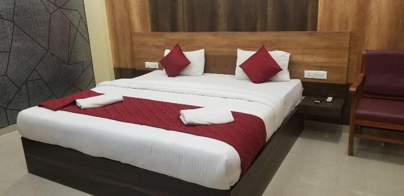 Hotel Sdm Golden Tower image