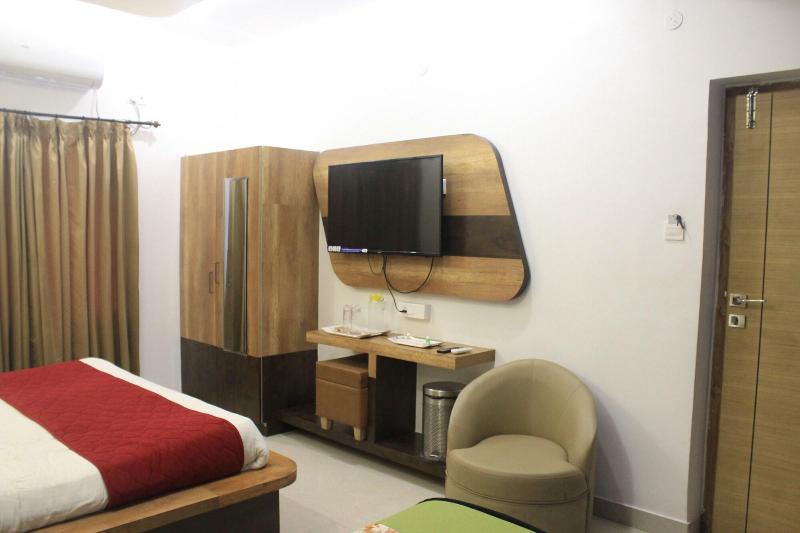 Hotel Sdm Golden Tower image