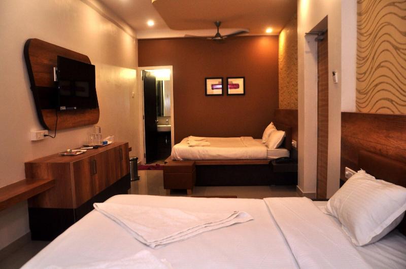 Hotel Sdm Golden Tower image