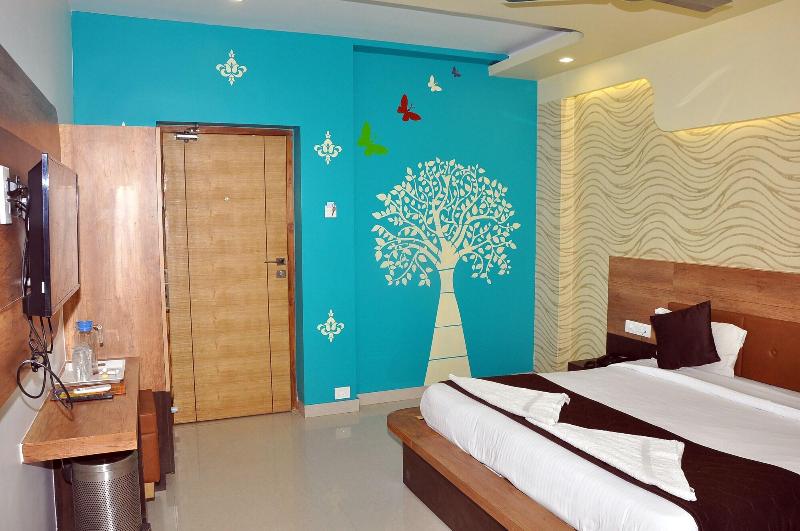 Hotel Sdm Golden Tower image