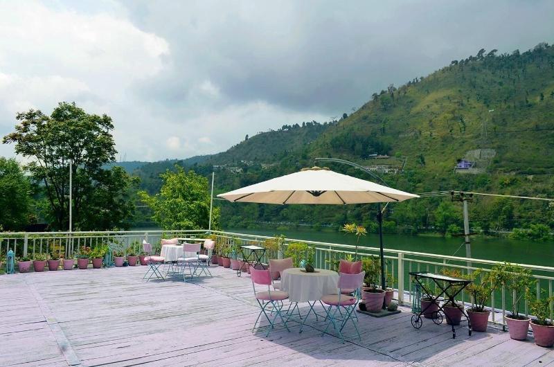 Fishermen's Lodge - A Lake Facing Hotel (20 KMS Fr