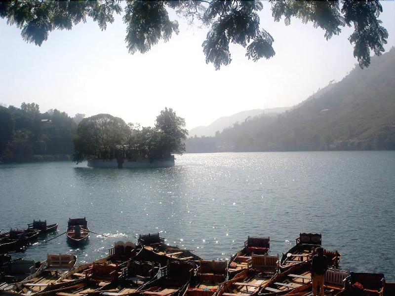 Fishermen's Lodge - A Lake Facing Hotel (20 KMS Fr