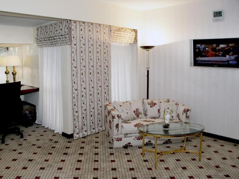 Avari Lahore image
