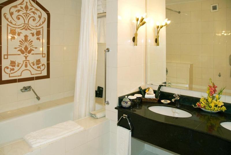 Avari Lahore image