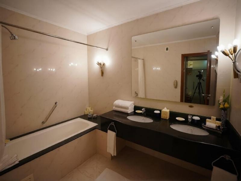 Avari Lahore image