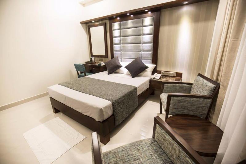 Seven Eleven Hotel -Colombo image