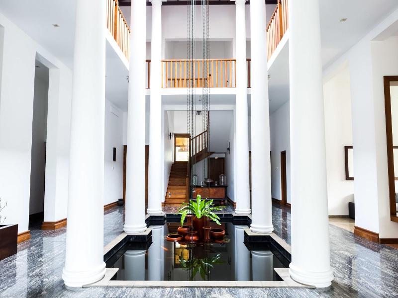 Villa White Queen image