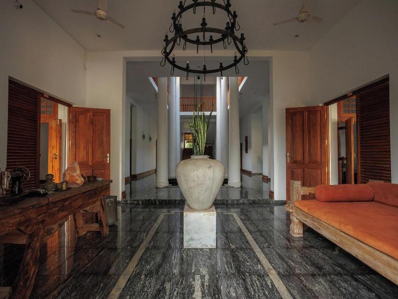 Villa White Queen image
