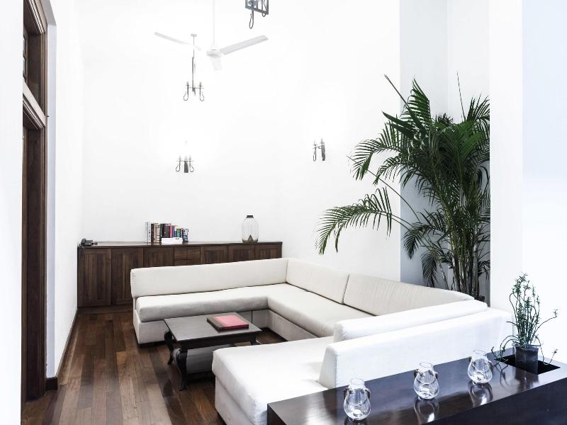 Villa White Queen image