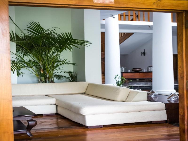 Villa White Queen image