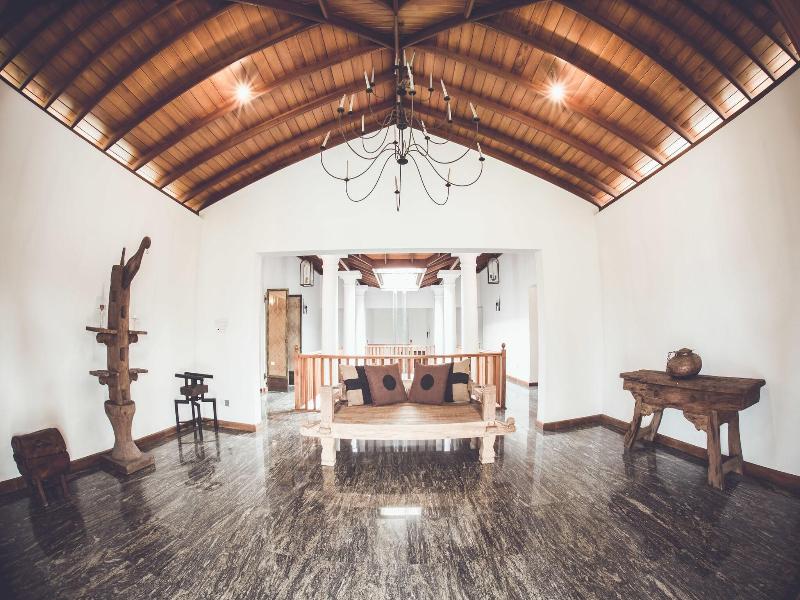 Villa White Queen image
