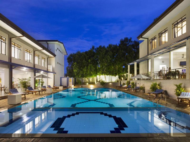 The Blue Wave Hotel image