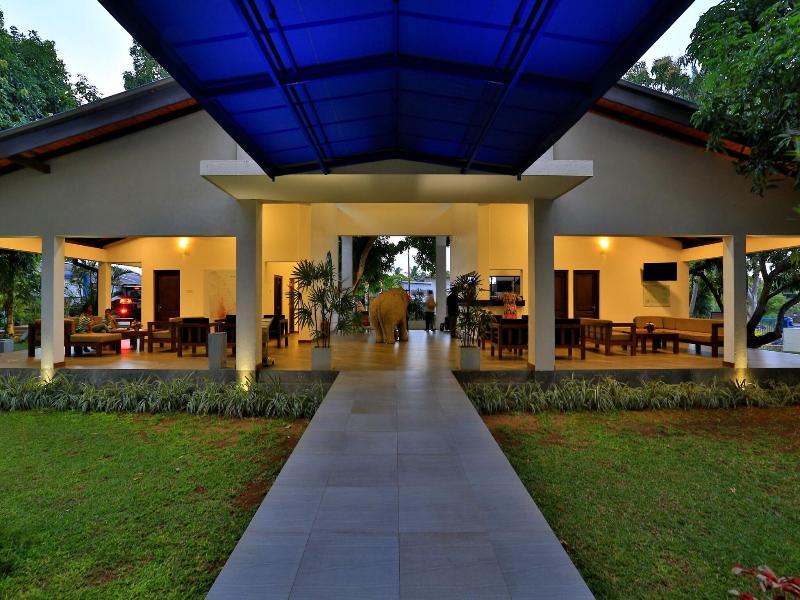 The Blue Wave Hotel image