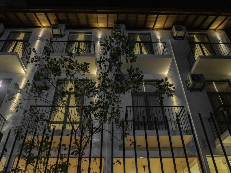 Hive 68 - Hotel and Resorts Negombo