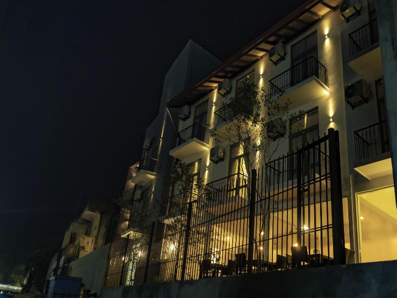 Hive 68 - Hotel and Resorts Negombo